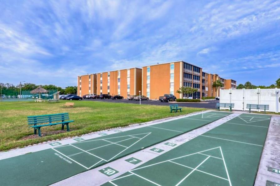 Image 50 of 92 For 12760 Indian Rocks Road 553