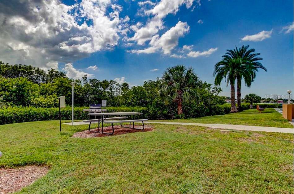 Image 62 of 92 For 12760 Indian Rocks Road 553