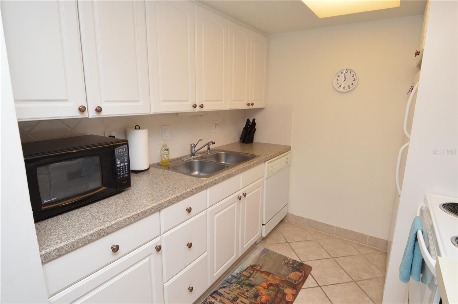 Image 7 of 92 For 12760 Indian Rocks Road 553