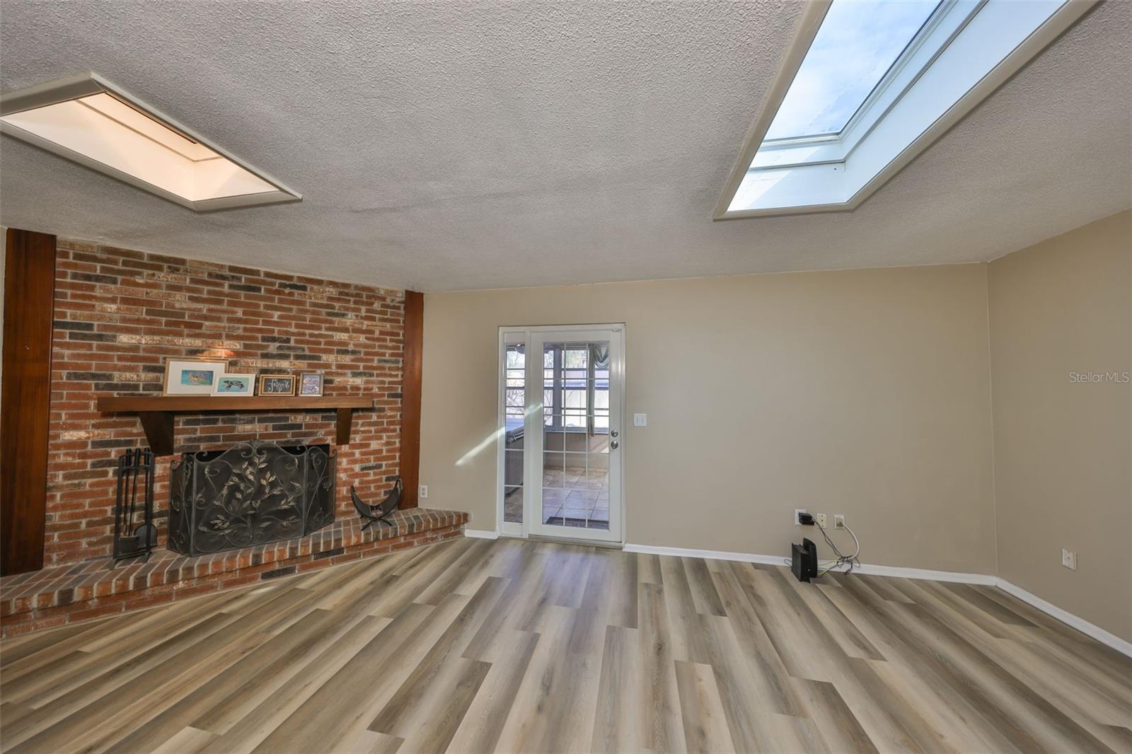 Image 22 of 58 For 12341 79th Place