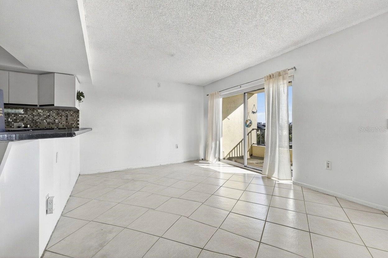 Image 10 of 23 For 1750 Harbor Place S 303