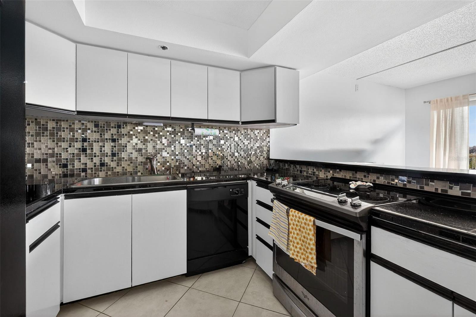 Image 11 of 23 For 1750 Harbor Place S 303