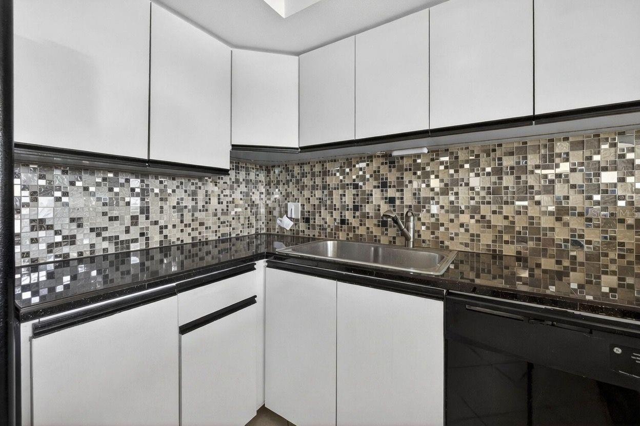 Image 12 of 23 For 1750 Harbor Place S 303