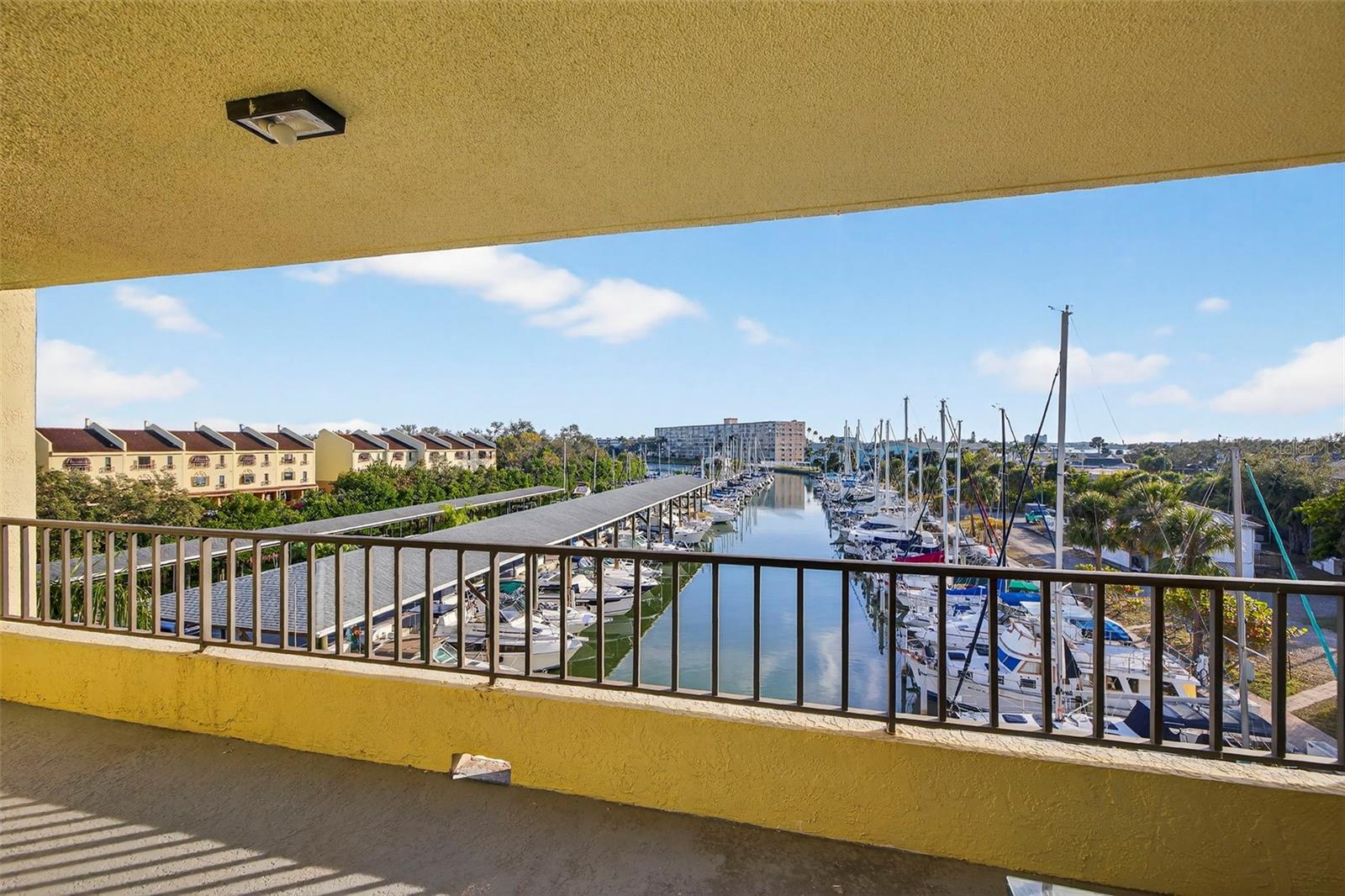 Image 15 of 23 For 1750 Harbor Place S 303