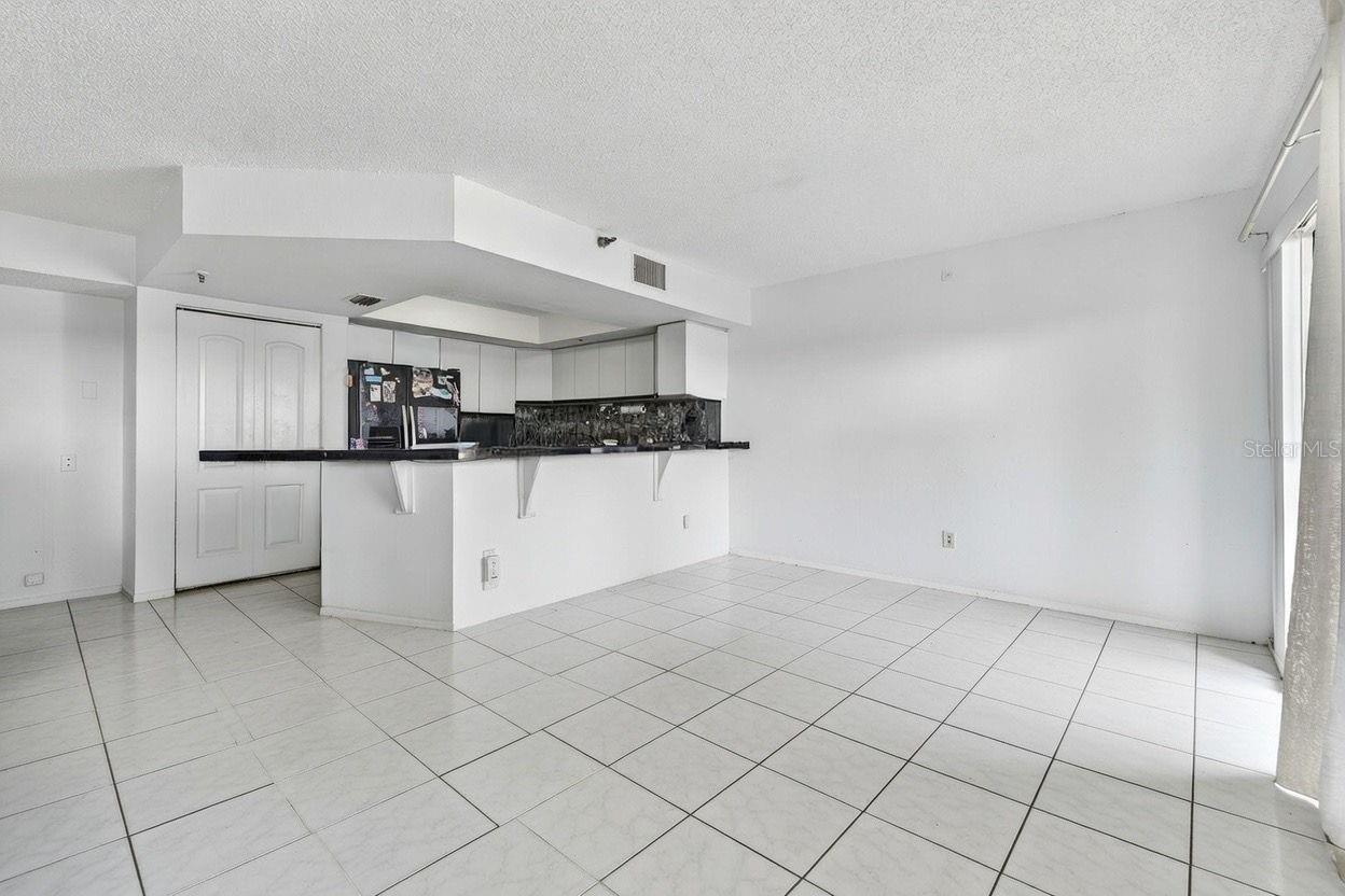 Image 9 of 23 For 1750 Harbor Place S 303