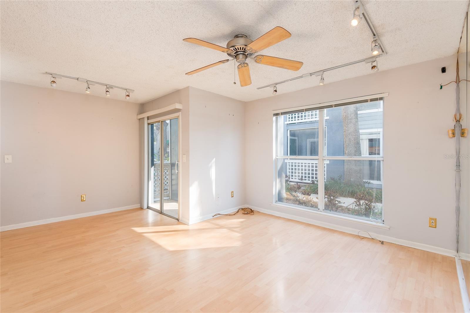 Image 11 of 39 For 606 Albany Avenue 9