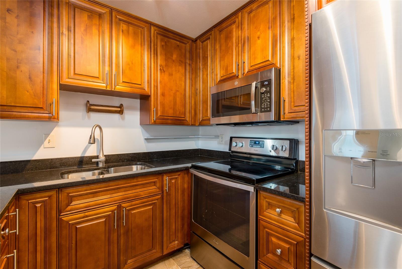 Image 12 of 39 For 606 Albany Avenue 9