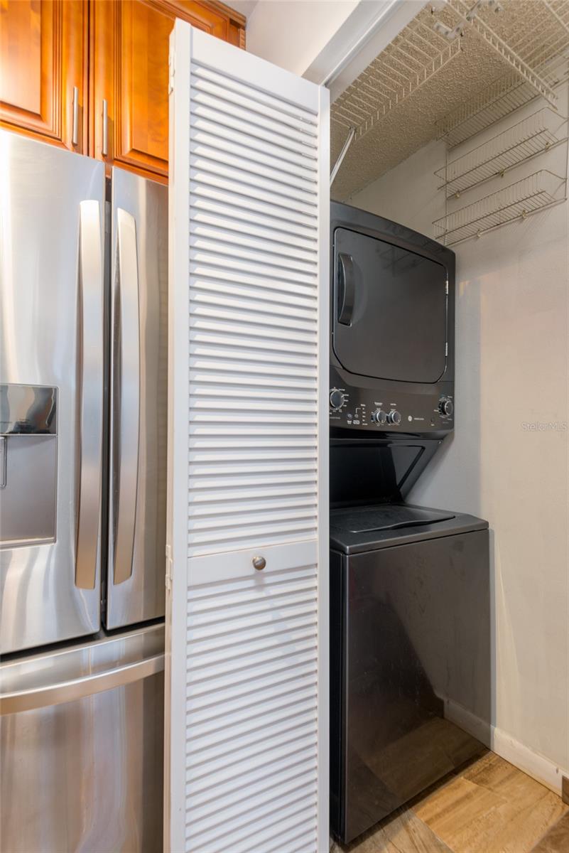 Image 14 of 39 For 606 Albany Avenue 9