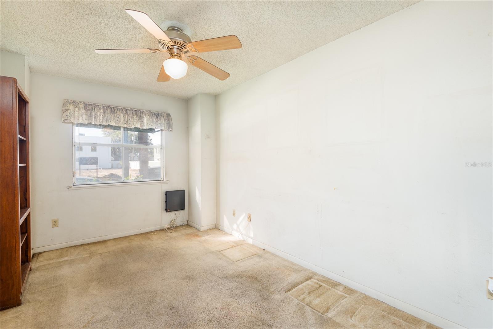 Image 19 of 39 For 606 Albany Avenue 9