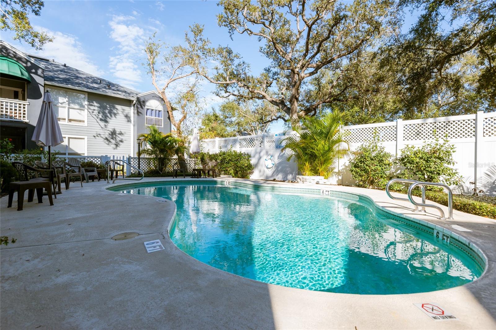 Image 20 of 39 For 606 Albany Avenue 9