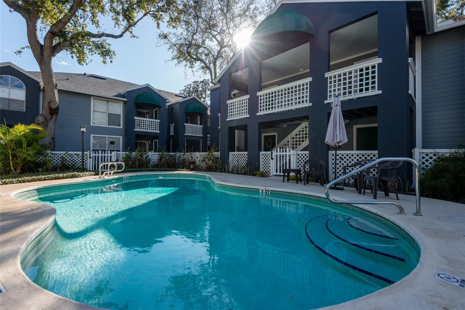 Image 21 of 39 For 606 Albany Avenue 9