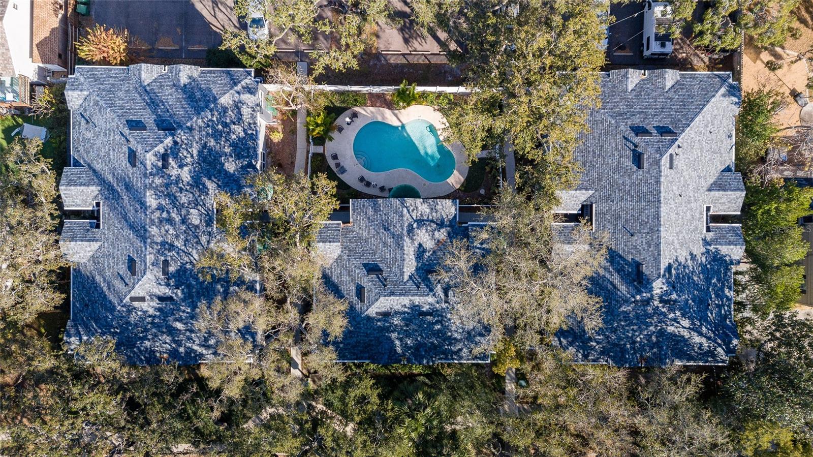 Image 23 of 39 For 606 Albany Avenue 9