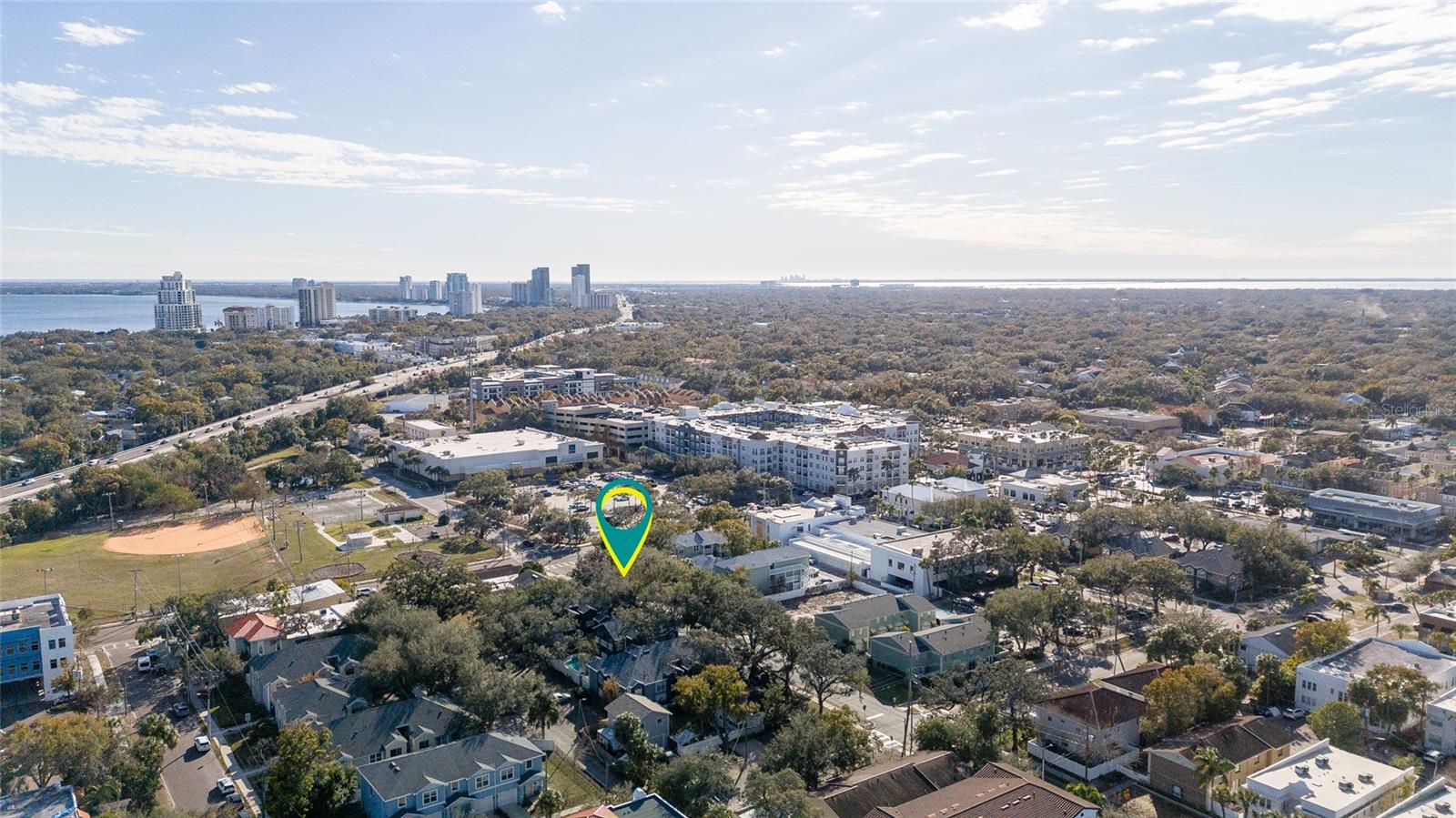 Image 31 of 39 For 606 Albany Avenue 9