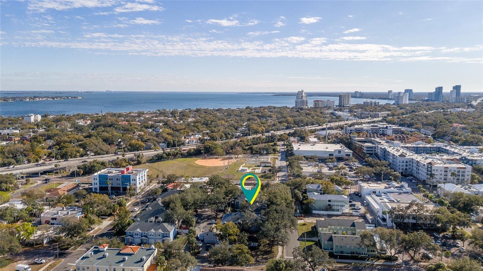 Image 32 of 39 For 606 Albany Avenue 9