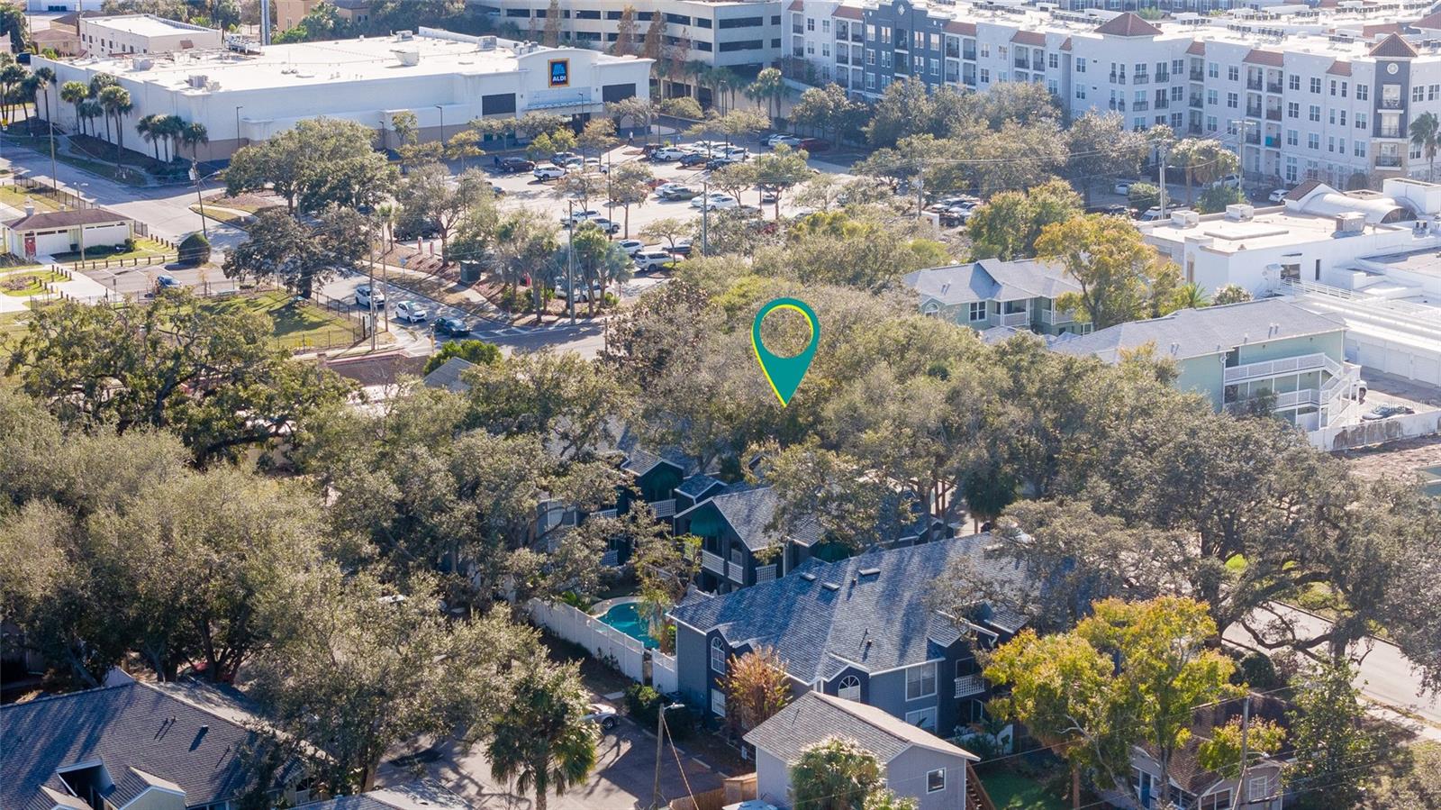 Image 33 of 39 For 606 Albany Avenue 9