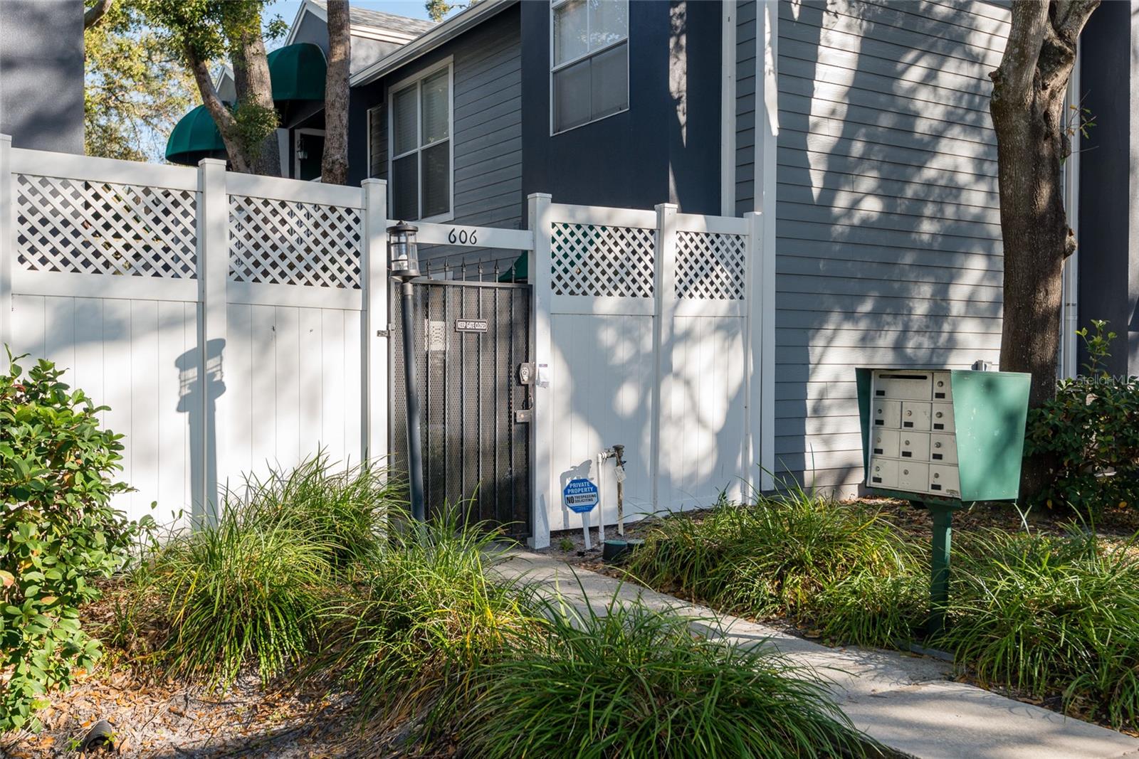 Image 4 of 39 For 606 Albany Avenue 9