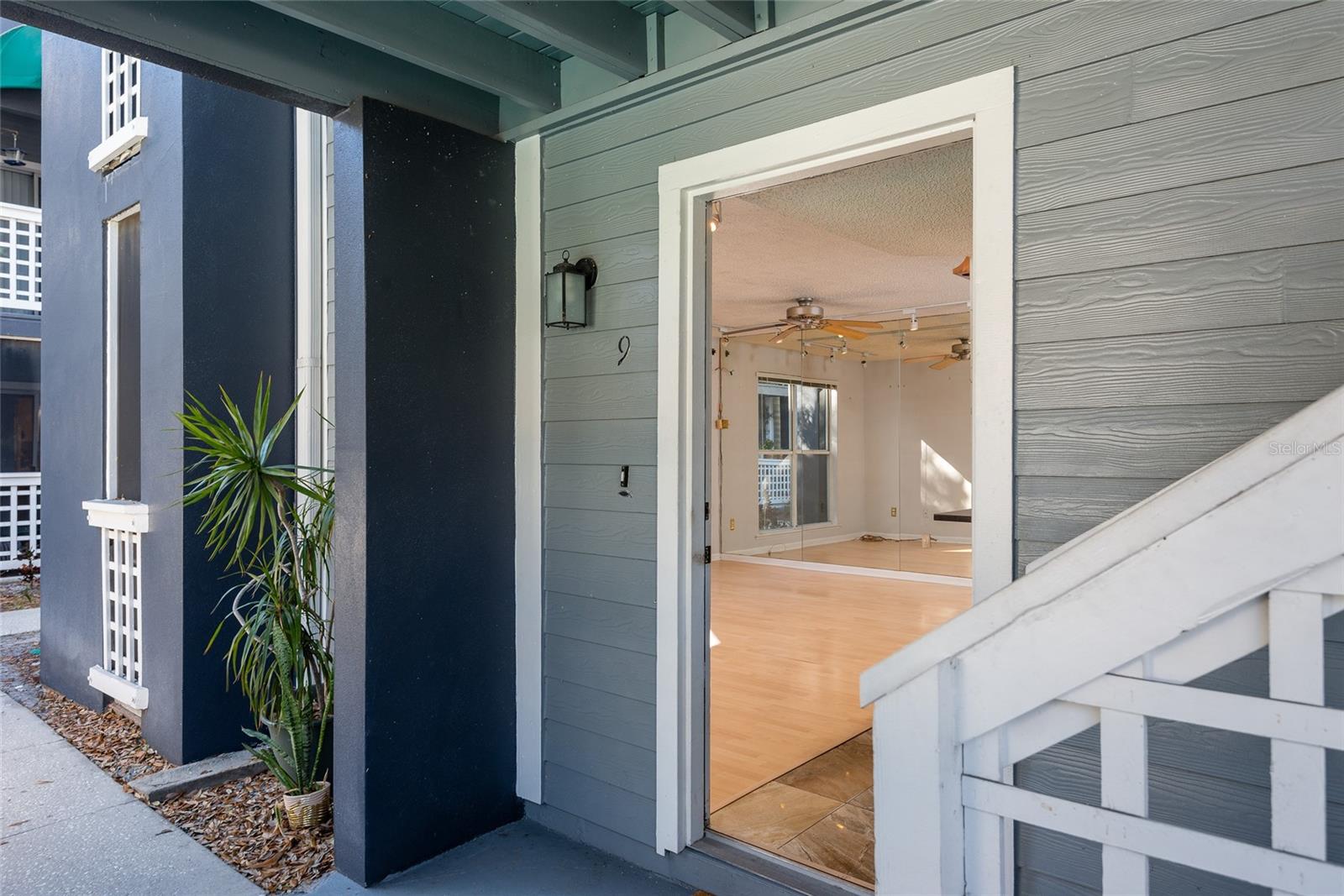 Image 6 of 39 For 606 Albany Avenue 9