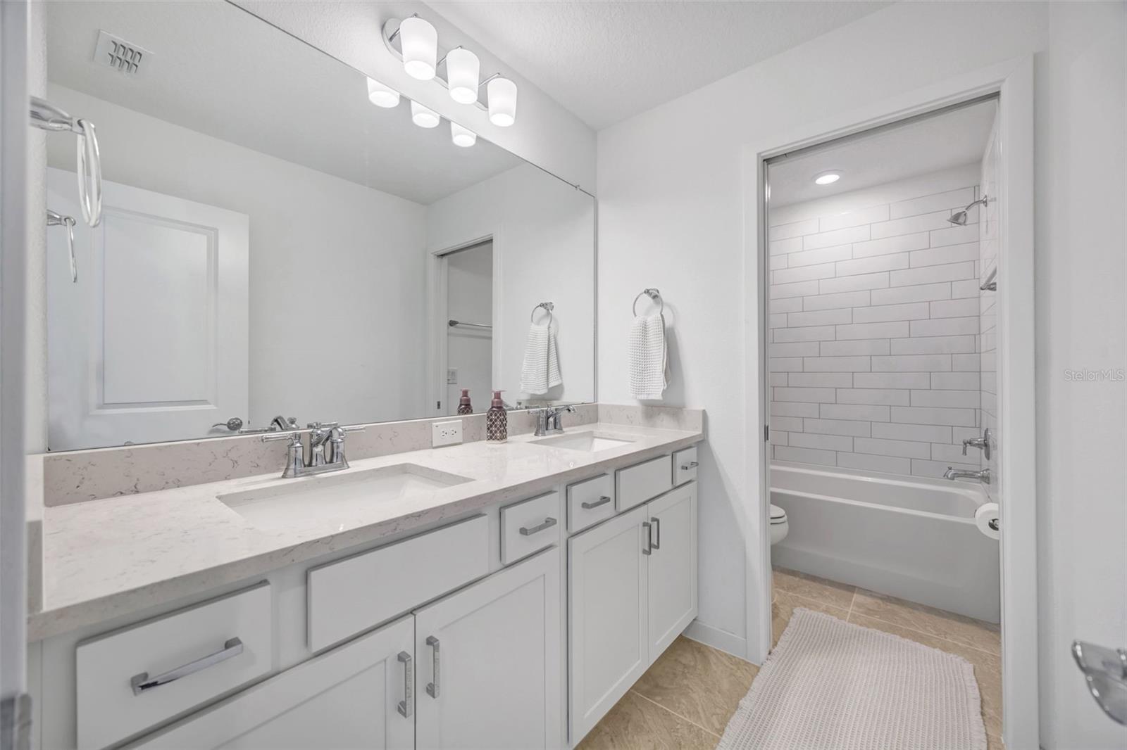 Image 36 of 72 For 1095 Kistna Drive