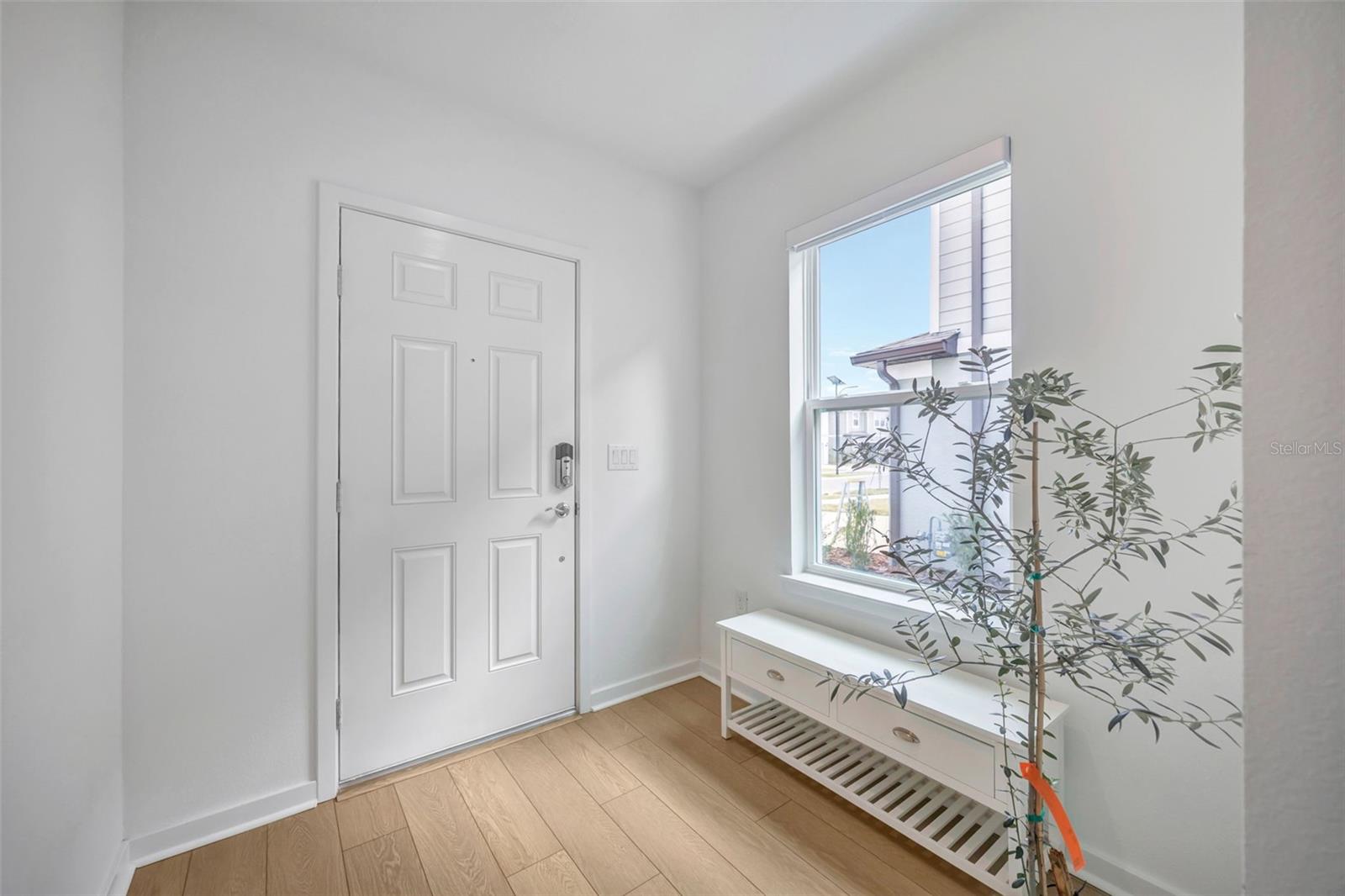 Image 4 of 72 For 1095 Kistna Drive