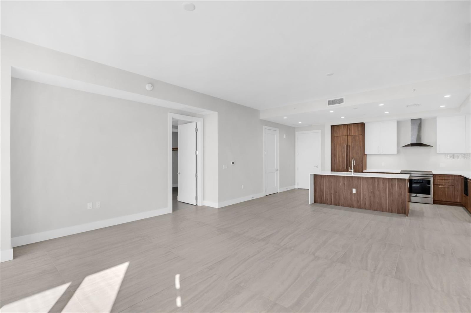 Image 14 of 77 For 275 1st Avenue S 2807