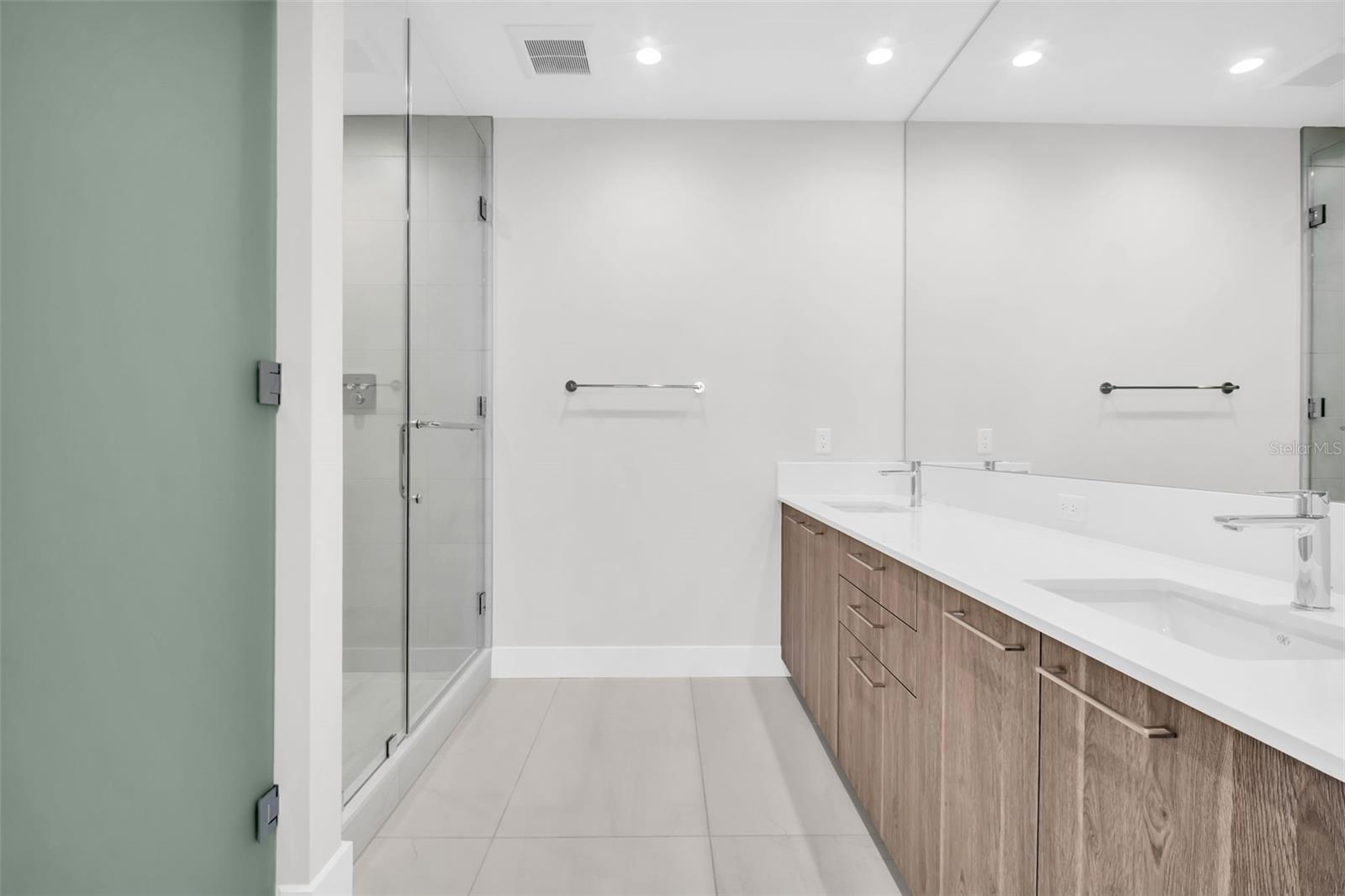 Image 29 of 77 For 275 1st Avenue S 2807