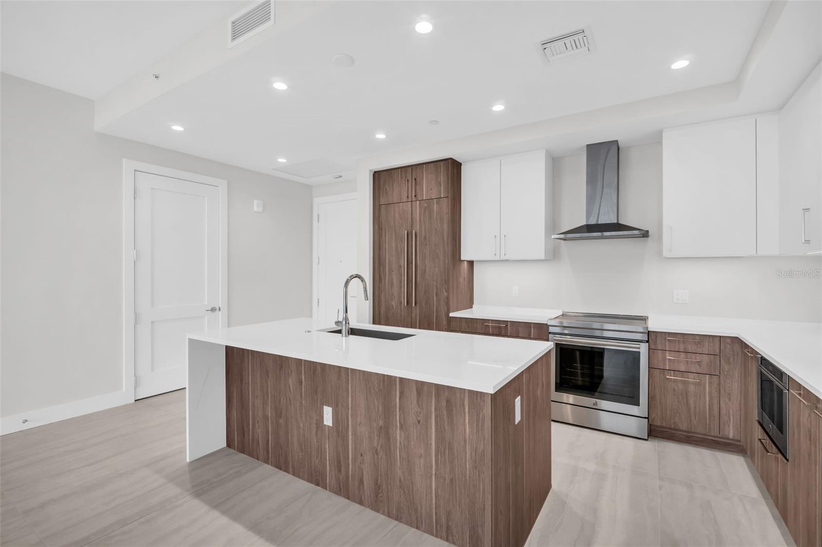 Image 8 of 77 For 275 1st Avenue S 2807