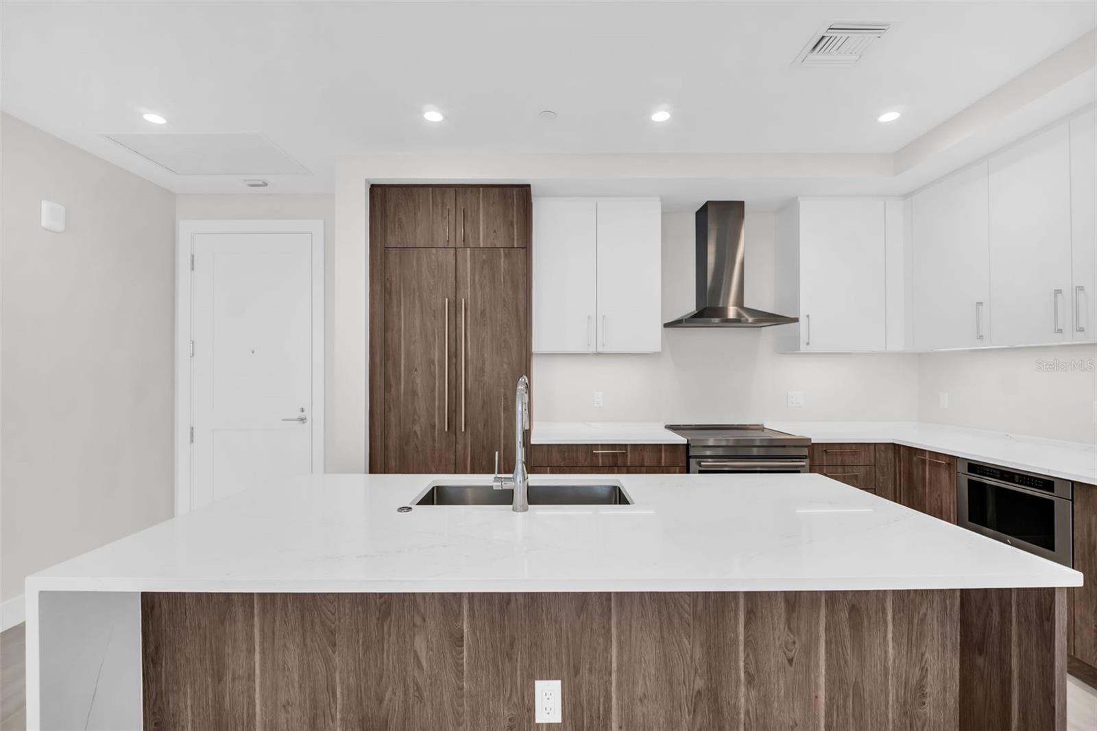 Image 9 of 77 For 275 1st Avenue S 2807