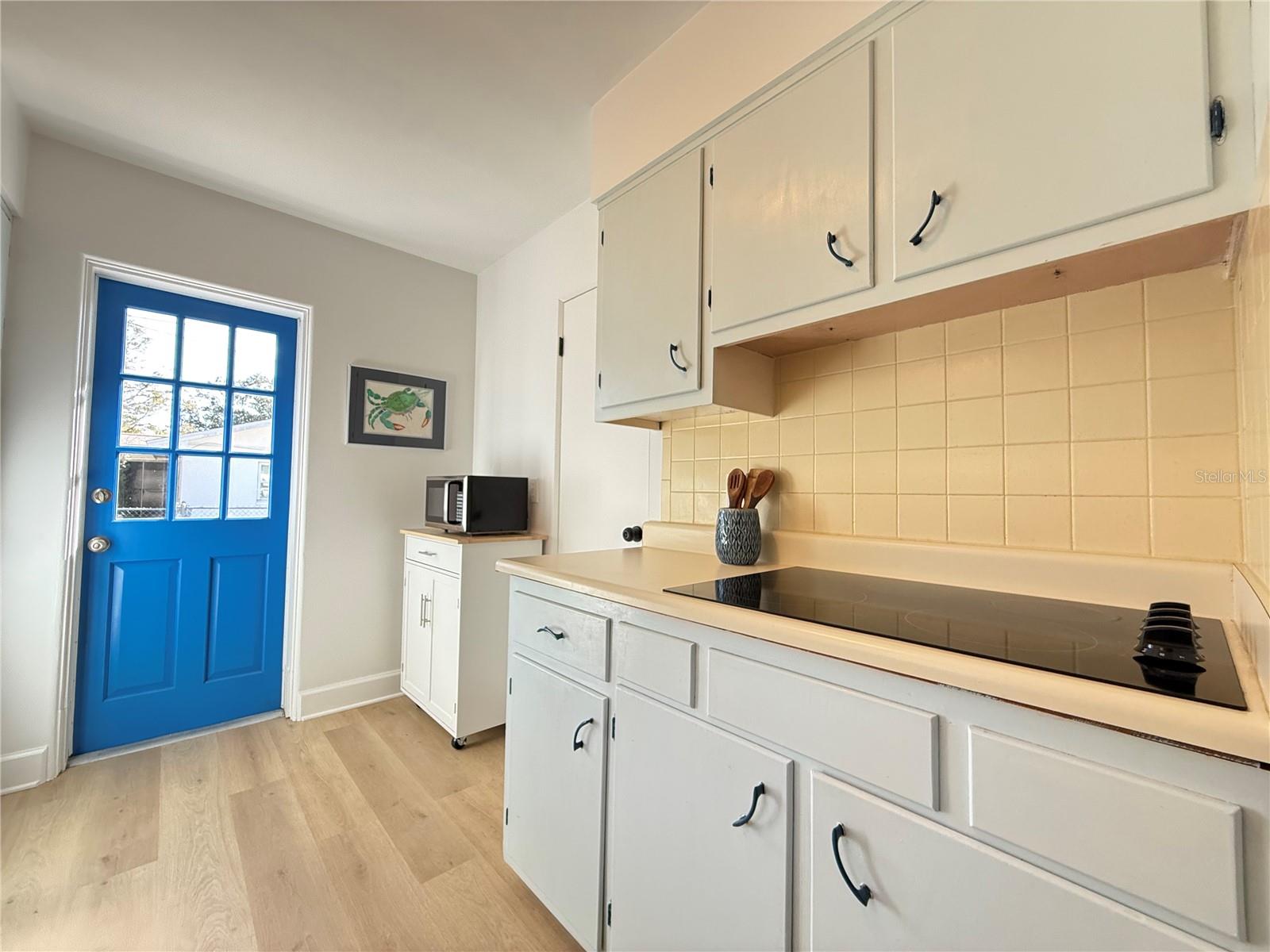 Image 10 of 40 For 199 Tropic Boulevard W