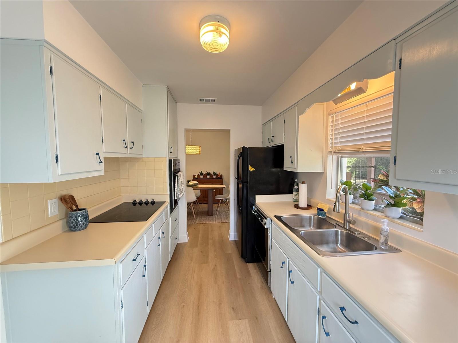 Image 11 of 40 For 199 Tropic Boulevard W