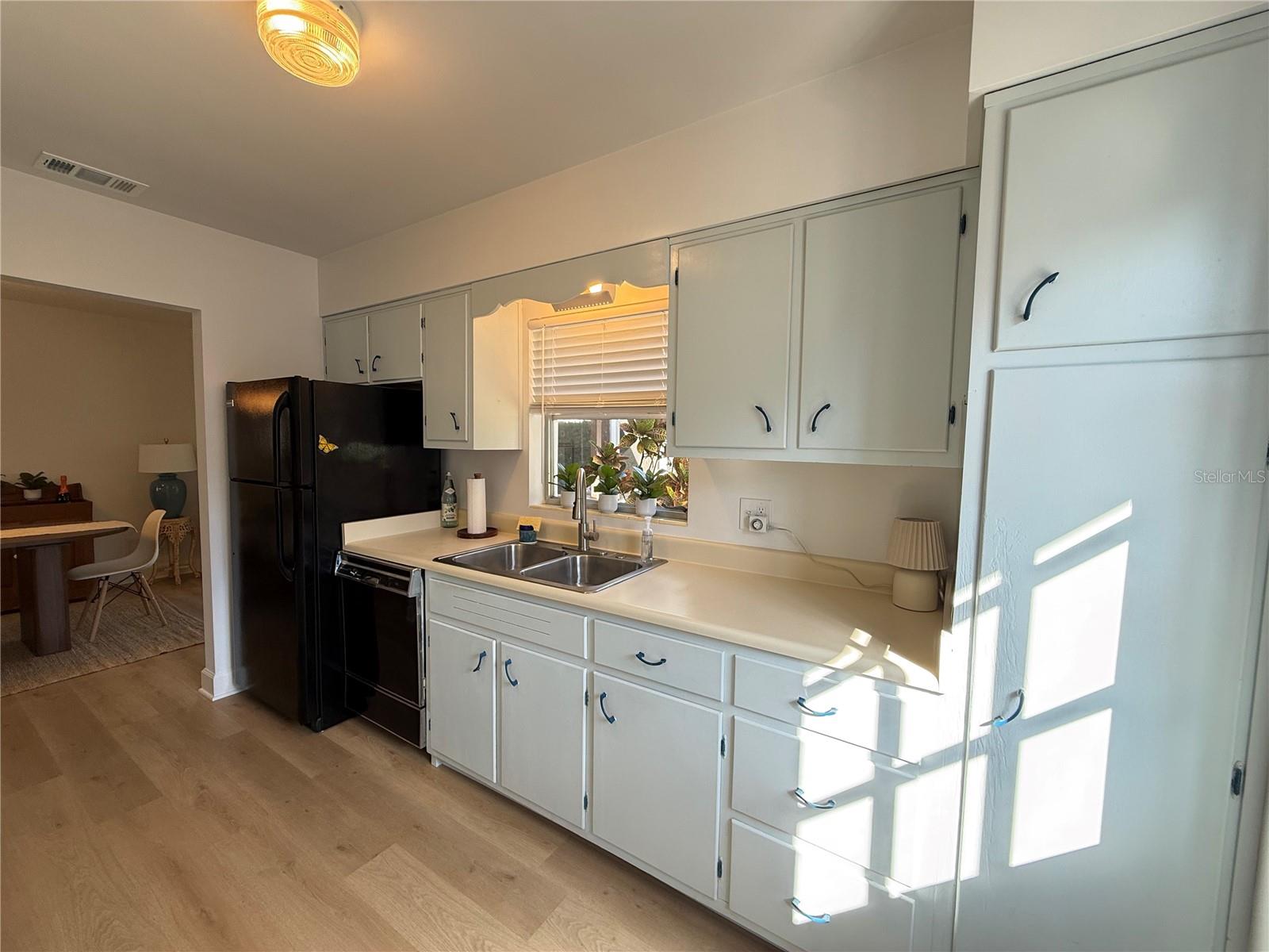 Image 12 of 40 For 199 Tropic Boulevard W