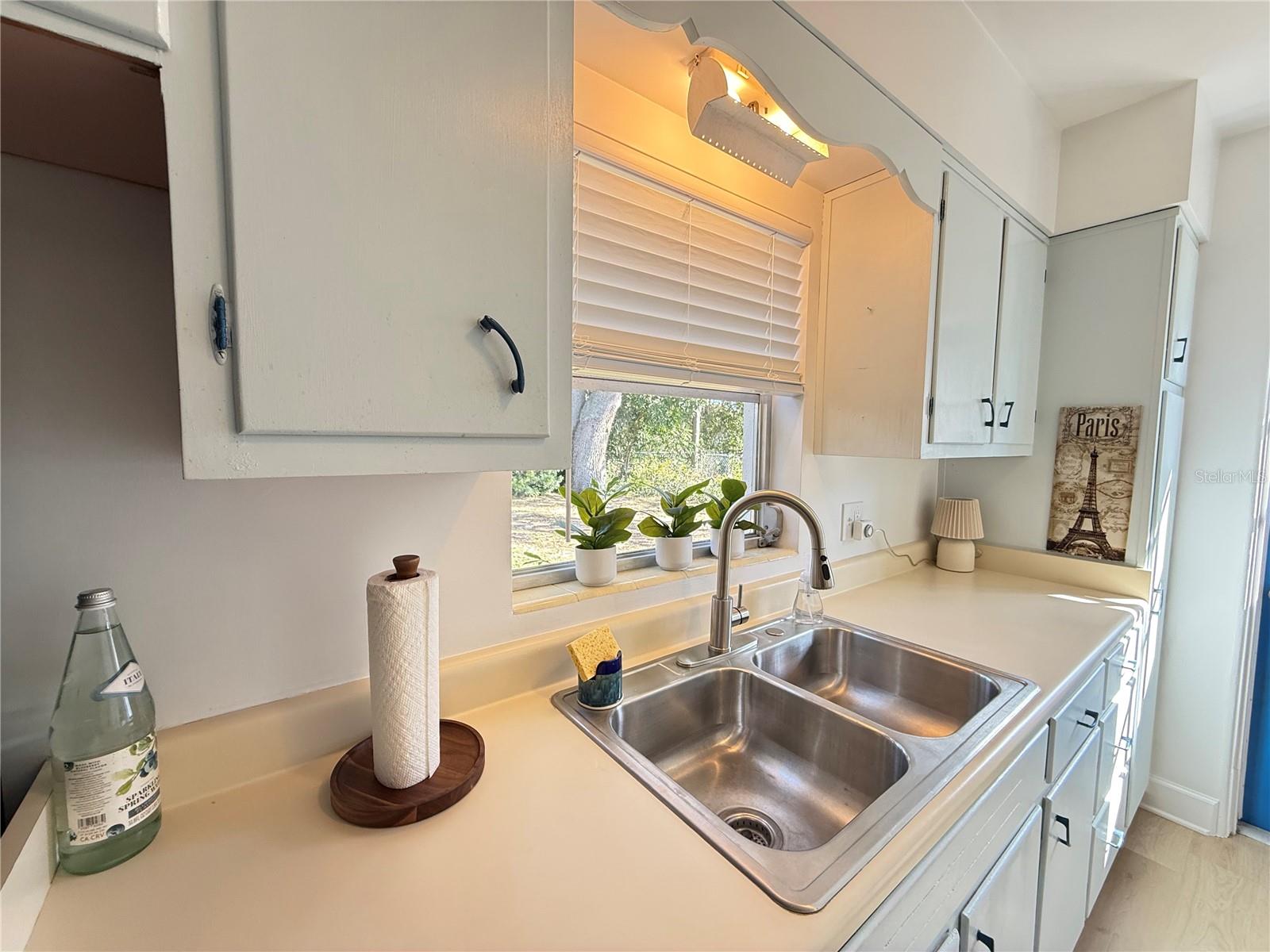 Image 13 of 40 For 199 Tropic Boulevard W