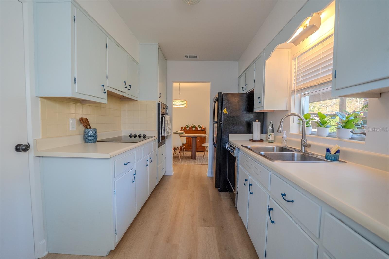 Image 14 of 40 For 199 Tropic Boulevard W