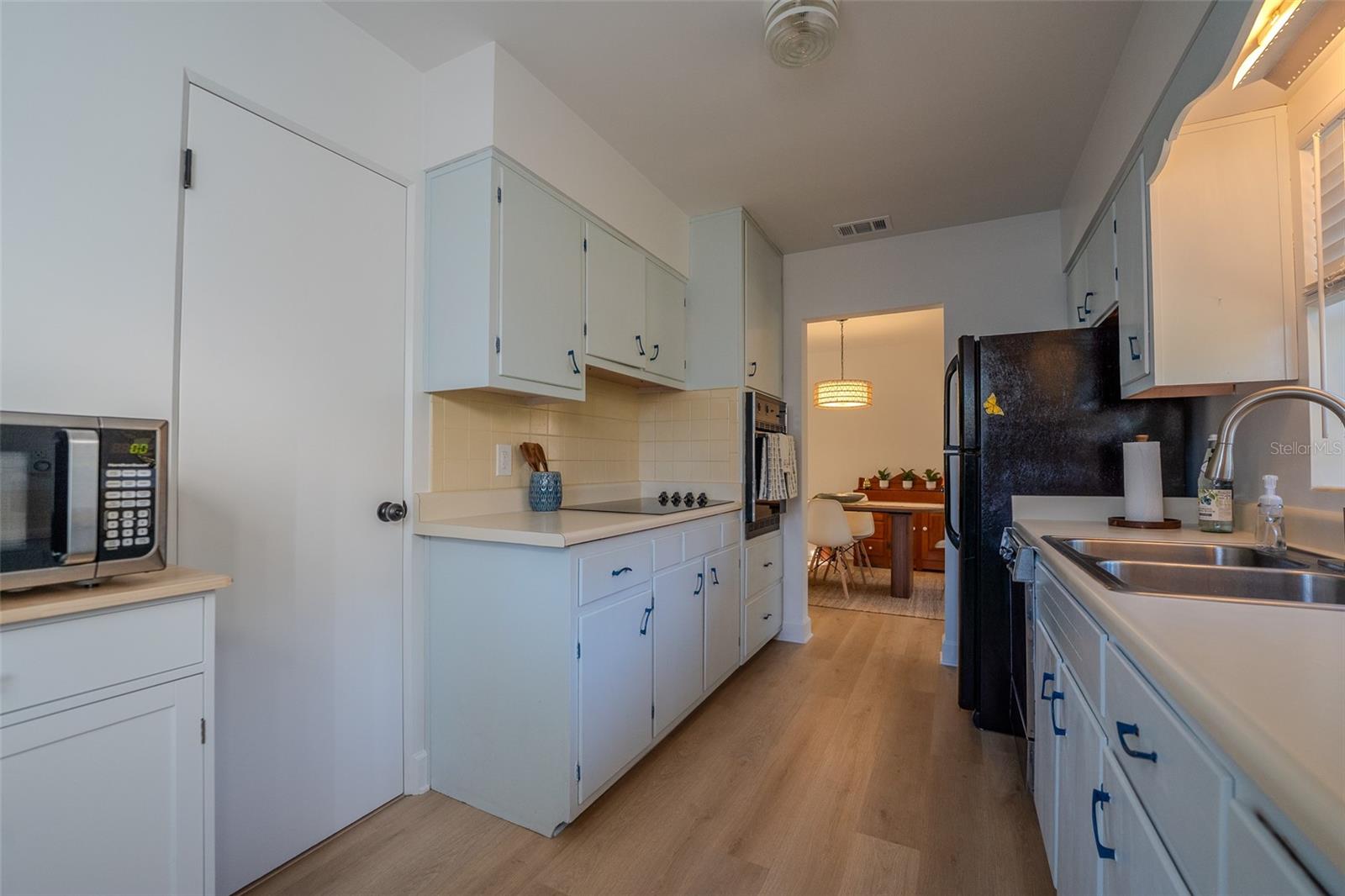 Image 15 of 40 For 199 Tropic Boulevard W