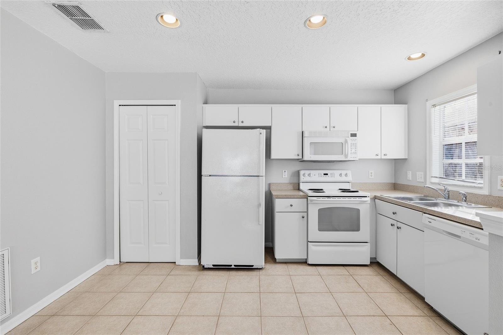 Image 45 of 77 For 5908 Beaconpark Street