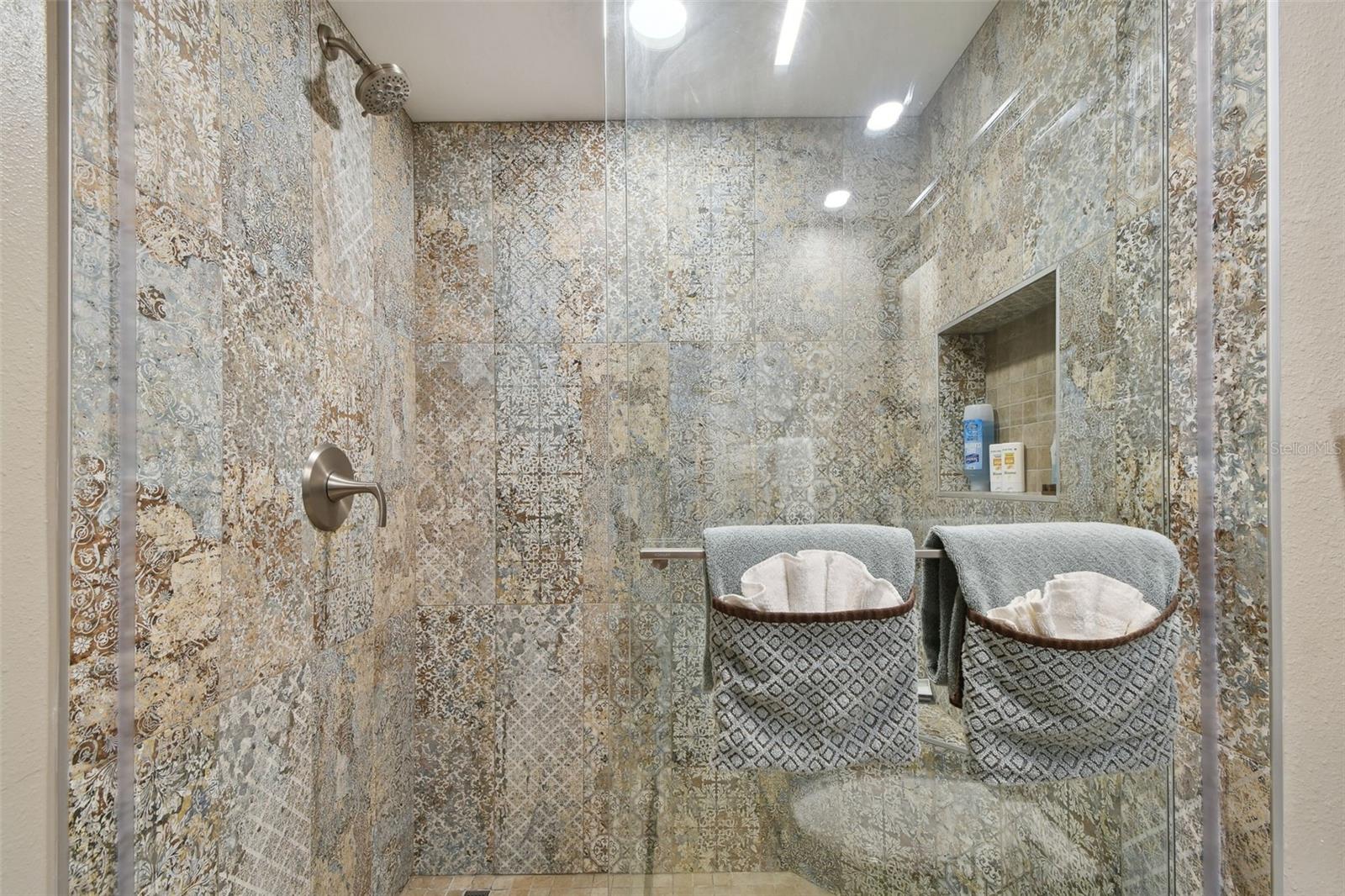 Listing photo id 19 for 36750 Us Highway 19 N 19219