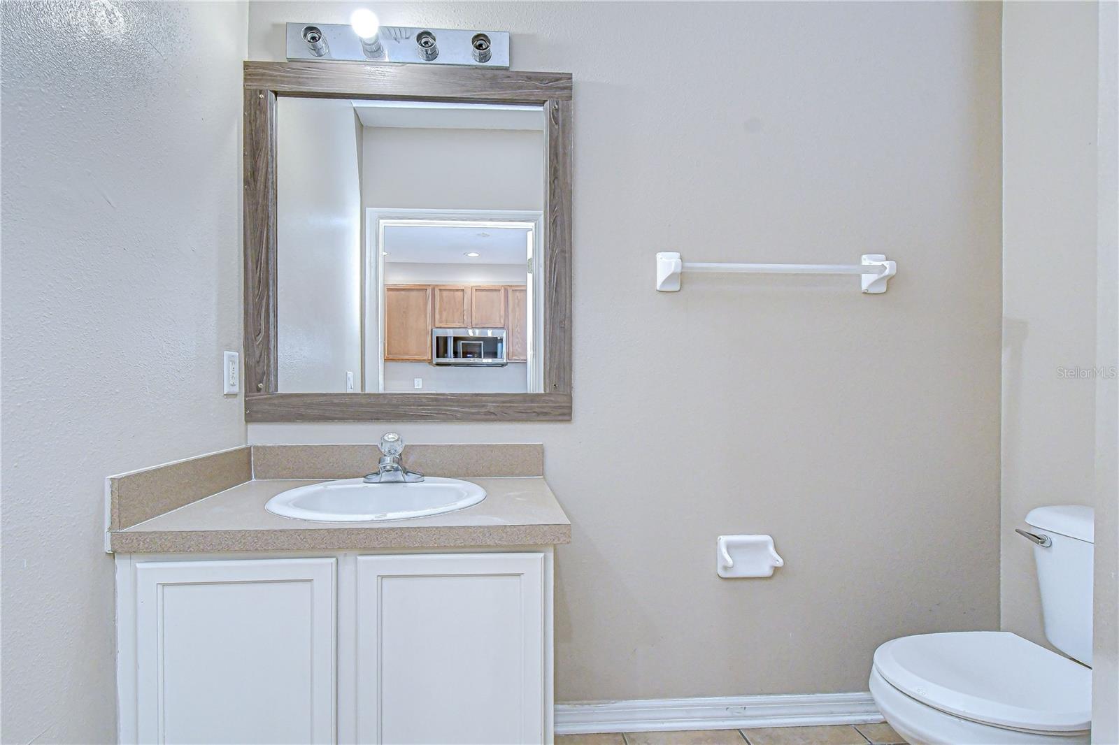 Image 11 of 25 For 10720 Chesham Hill Court