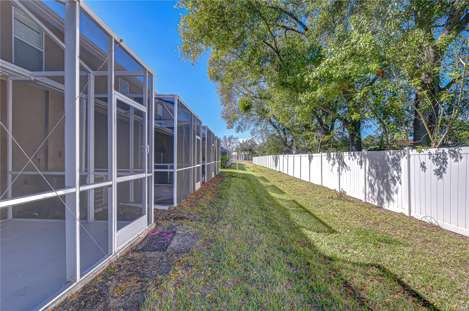 Image 21 of 25 For 10720 Chesham Hill Court