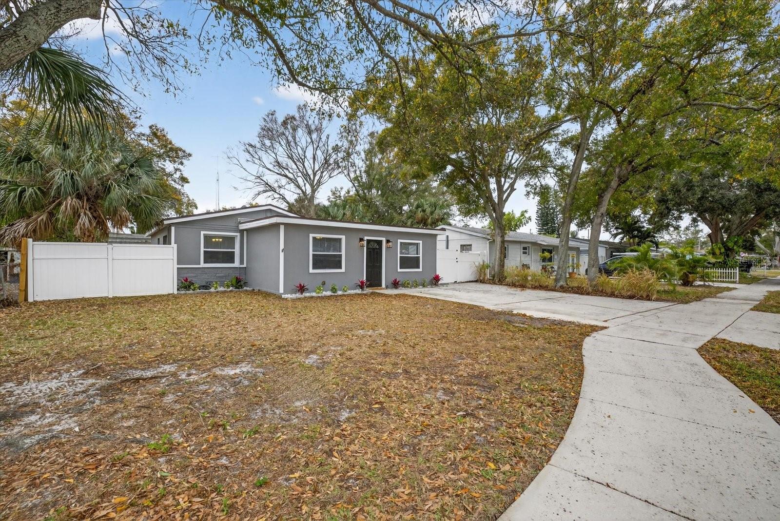 Image 4 of 36 For 6982 79th Avenue N