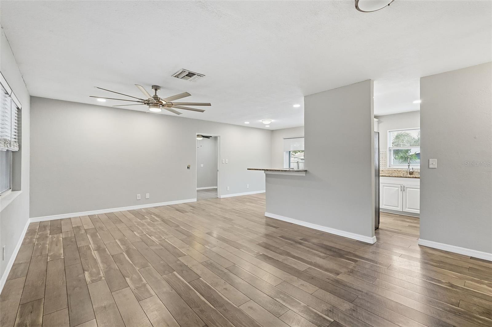 Image 12 of 33 For 5613 57th Avenue N