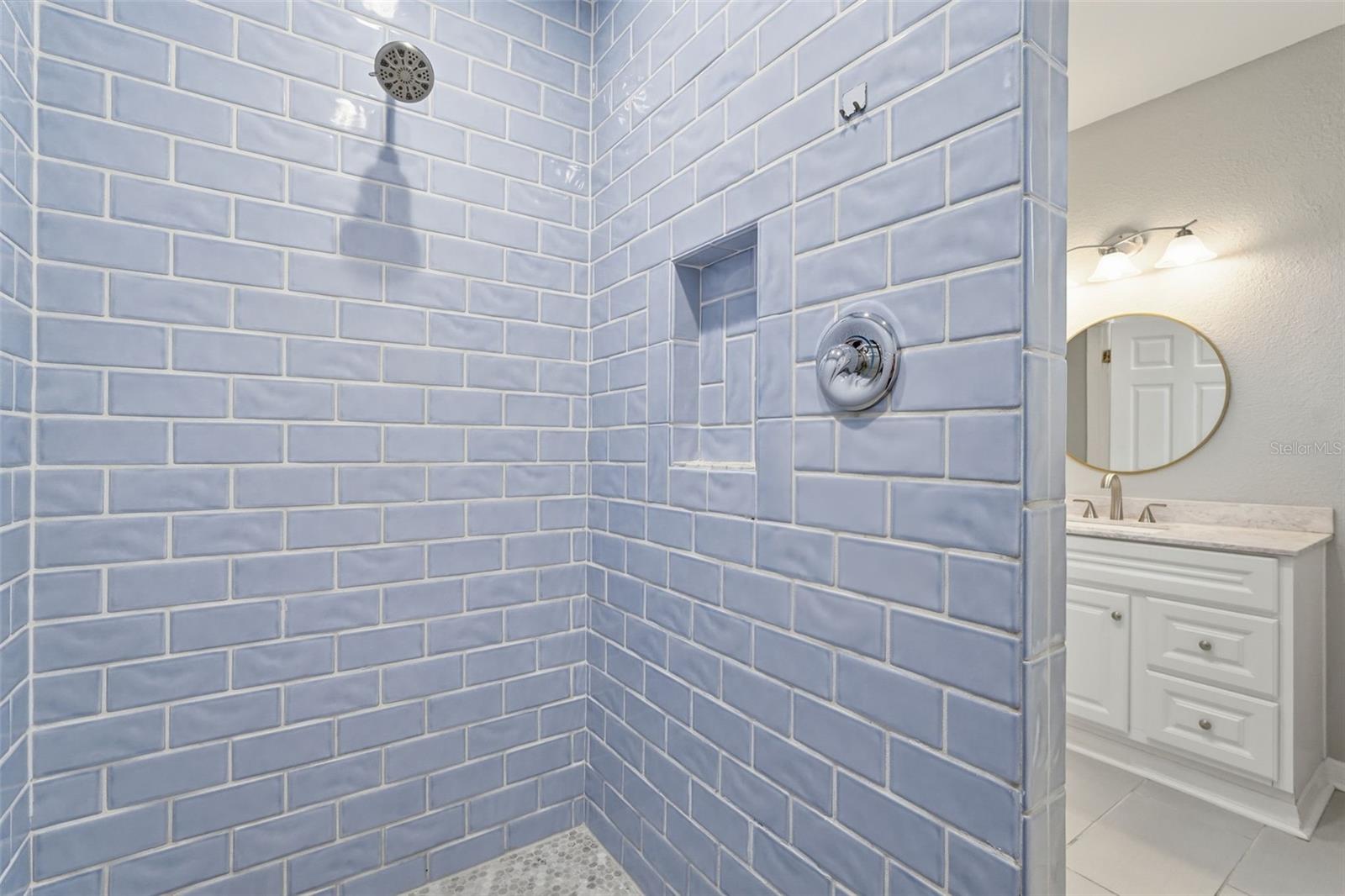 Image 17 of 33 For 5613 57th Avenue N