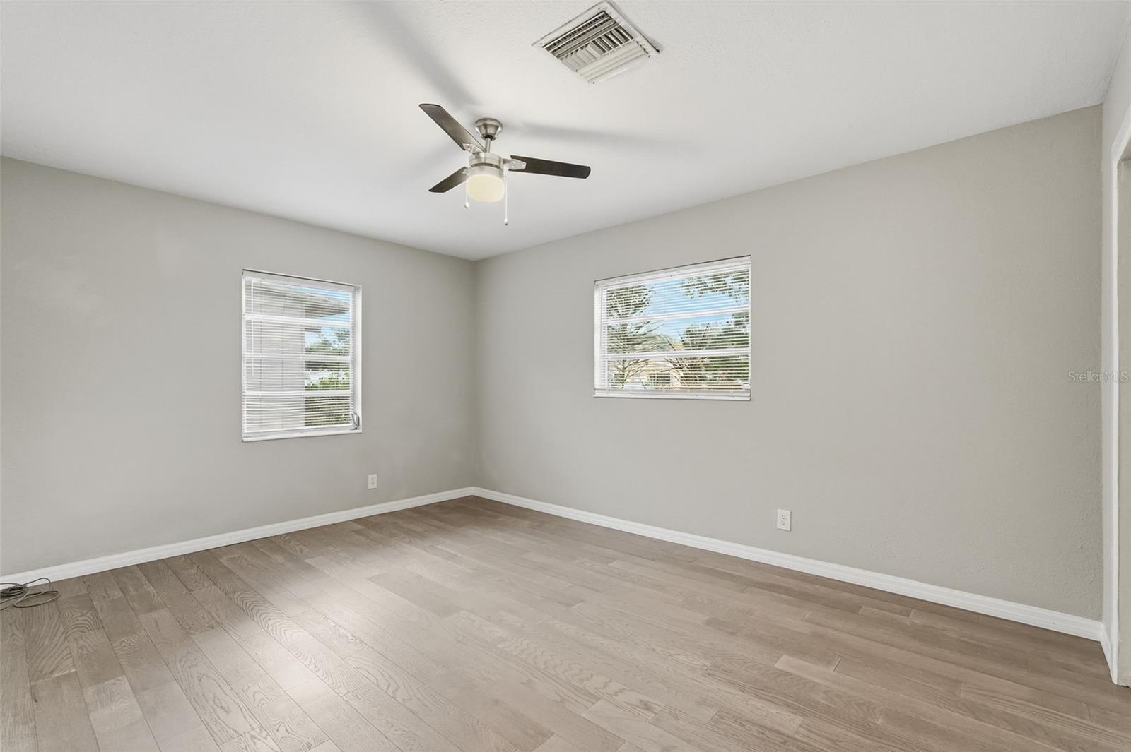 Image 19 of 33 For 5613 57th Avenue N