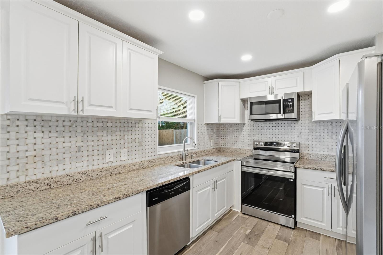 Image 5 of 33 For 5613 57th Avenue N