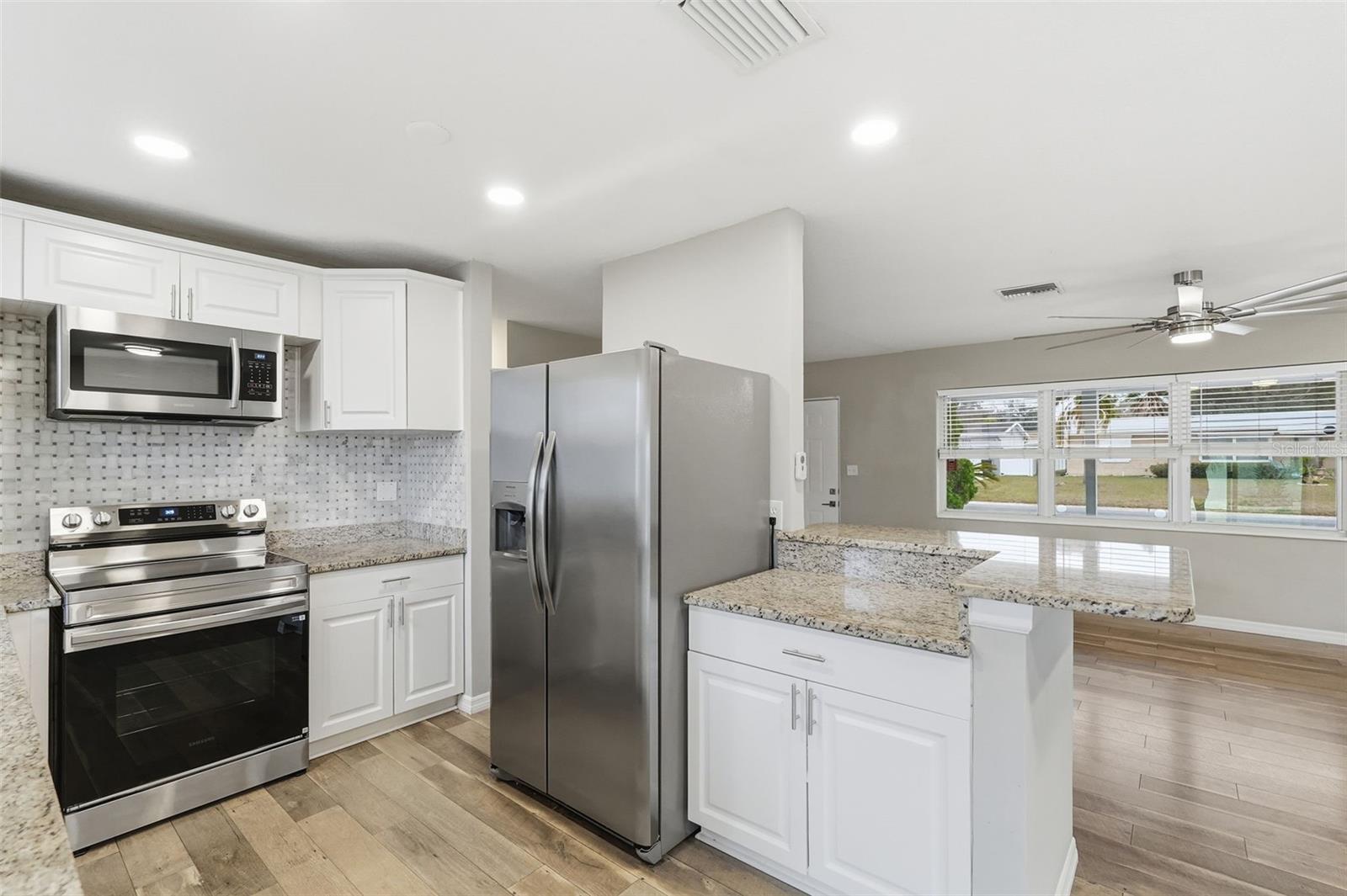 Image 7 of 33 For 5613 57th Avenue N