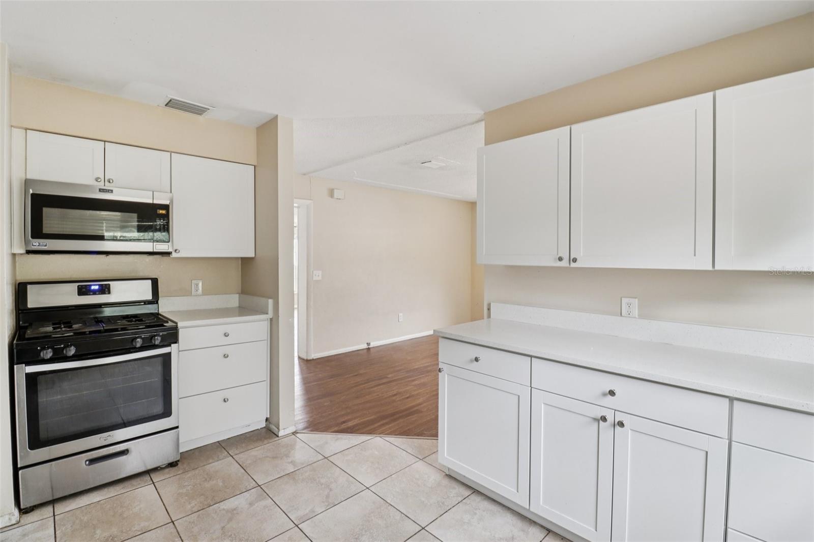 Image 11 of 21 For 7649 Stratford Boulevard