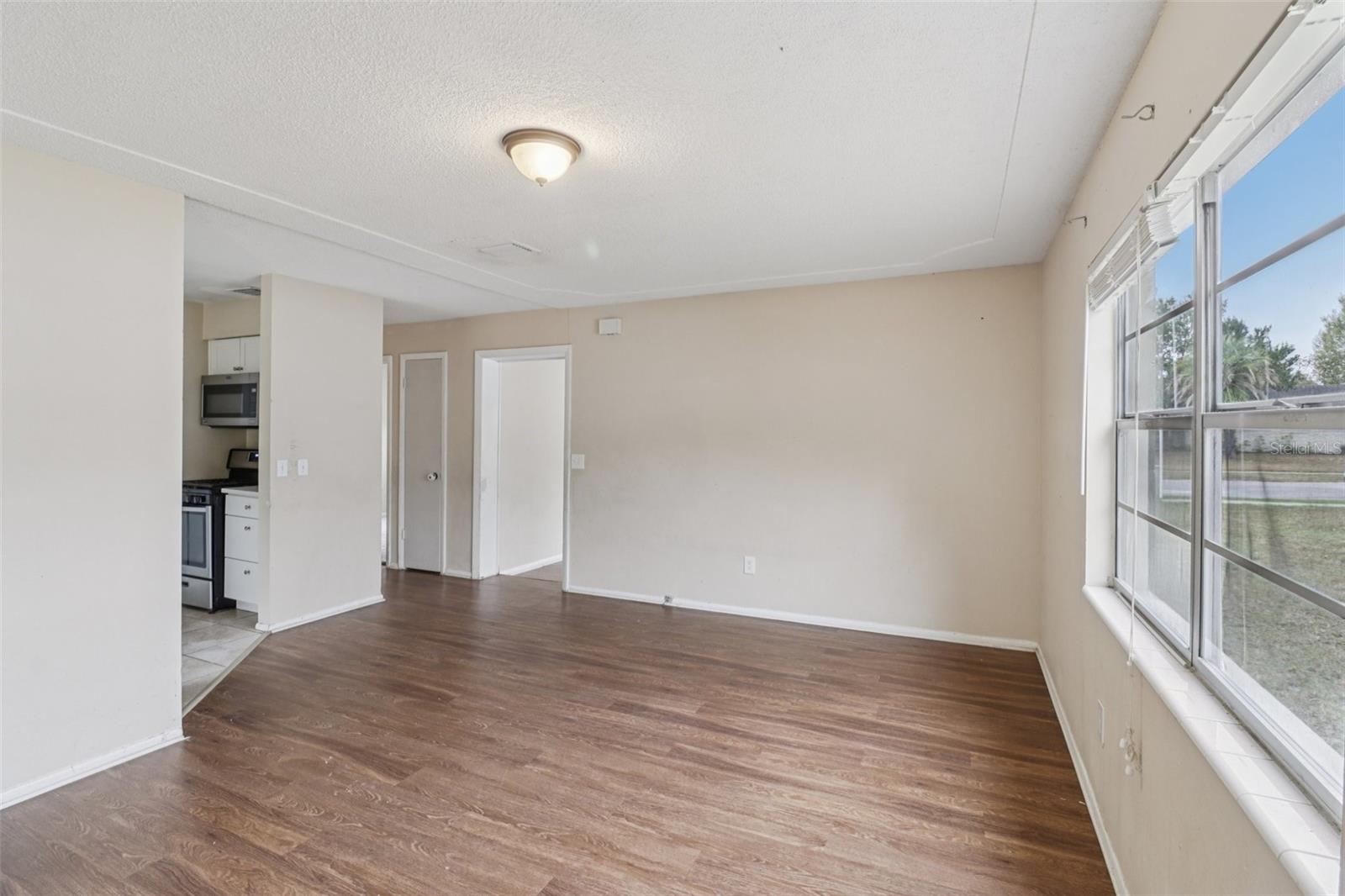 Image 9 of 21 For 7649 Stratford Boulevard