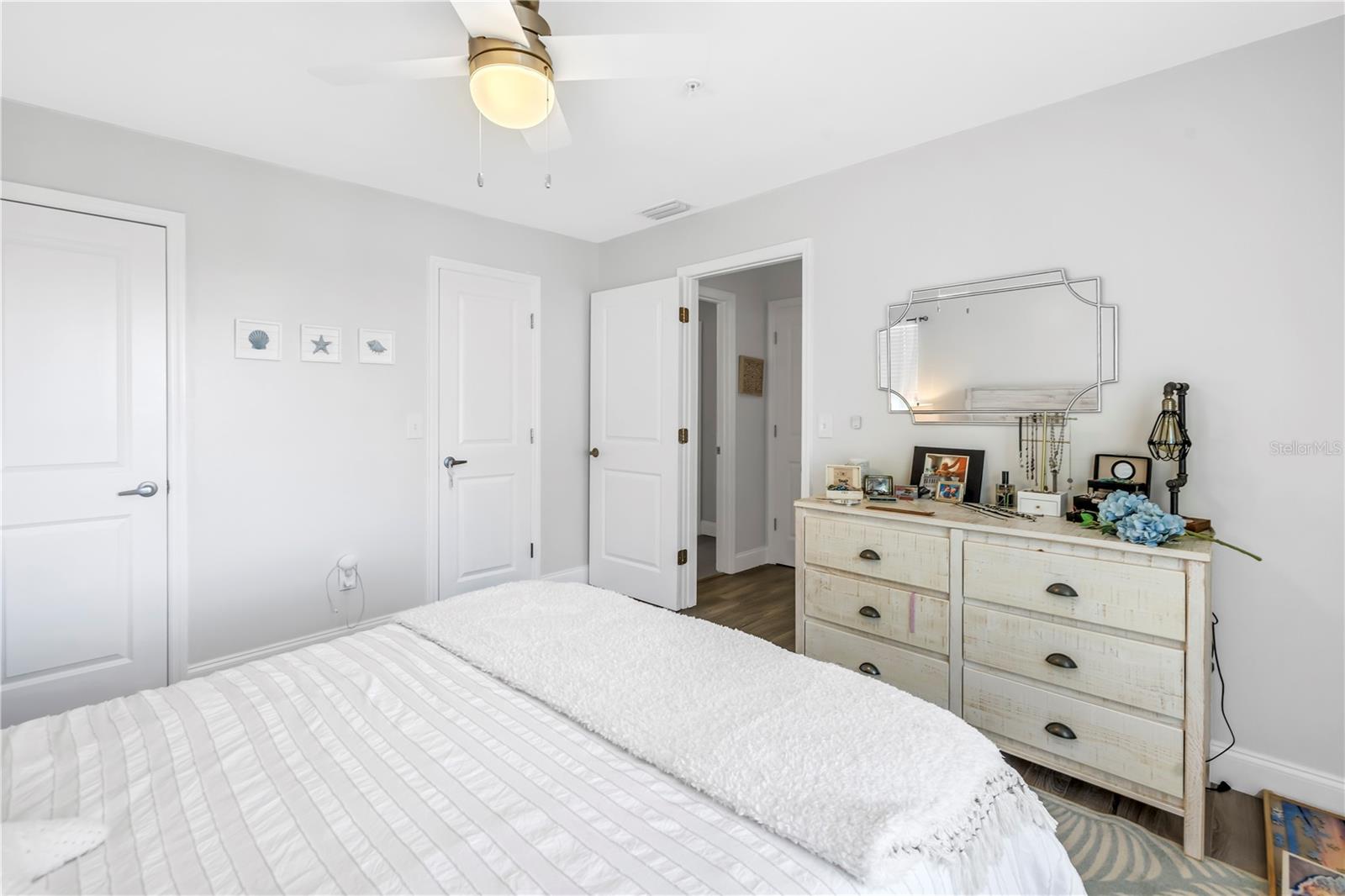 Image 21 of 32 For 11901 4th Street N 9307