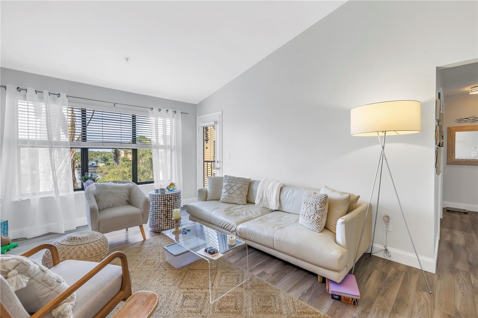 Image 4 of 32 For 11901 4th Street N 9307