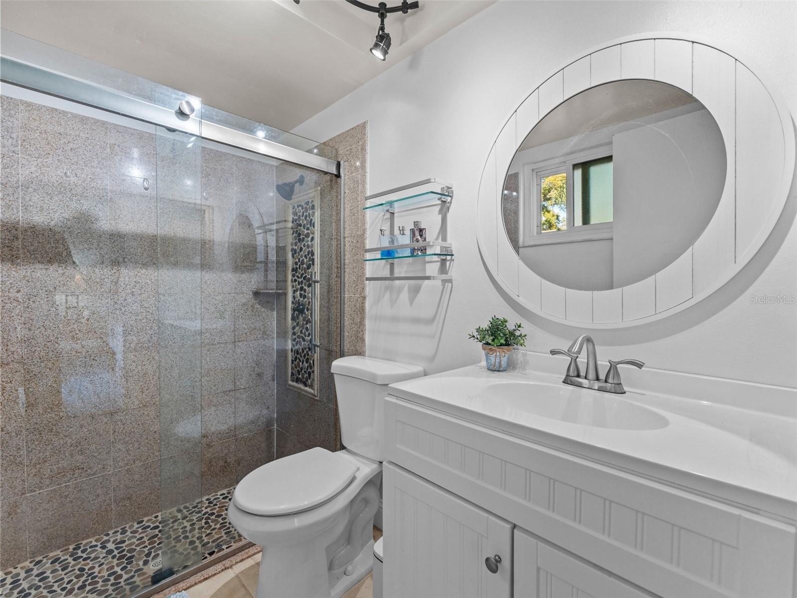 Image 11 of 29 For 1768 Groveleaf Avenue