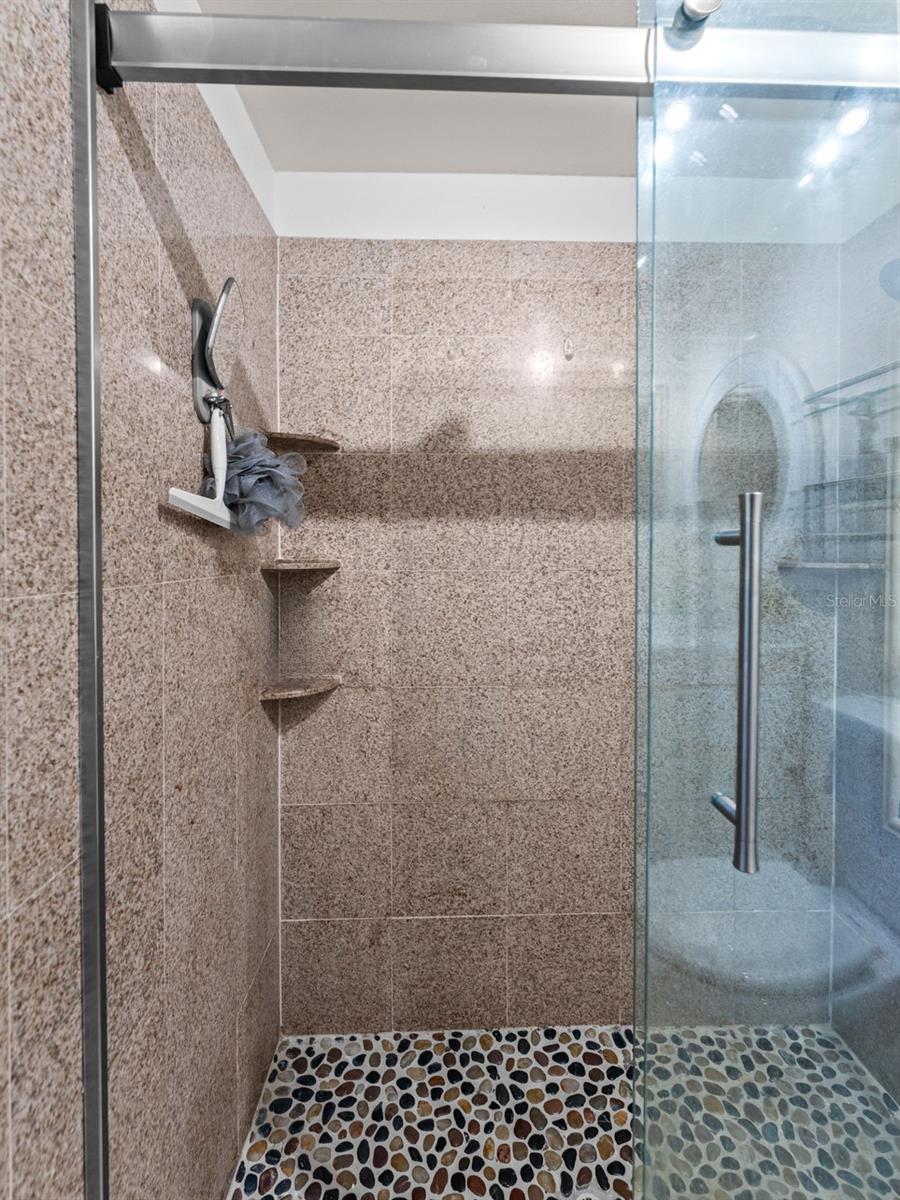 Image 12 of 29 For 1768 Groveleaf Avenue