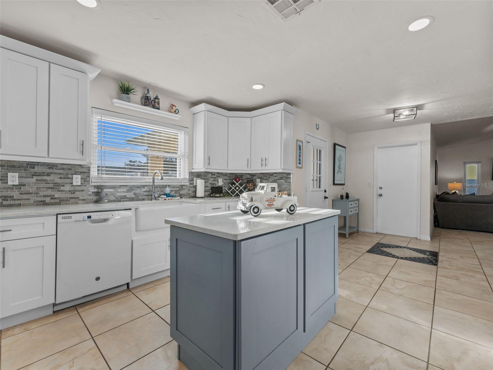 Image 5 of 29 For 1768 Groveleaf Avenue